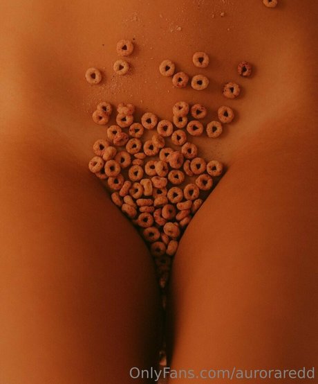 auroraredd model pics