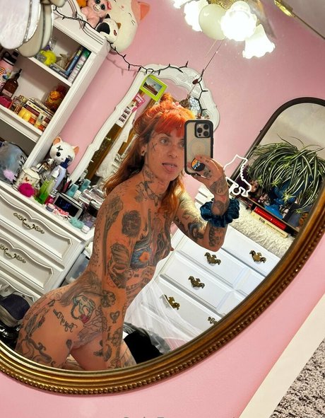 quad awful model free picture