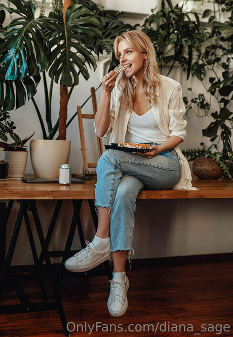 milf handjob onlyfans art naked gallery