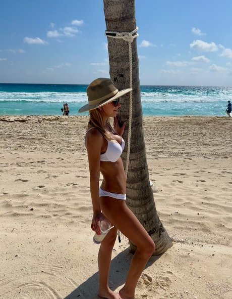 Bella Thore naked actress images