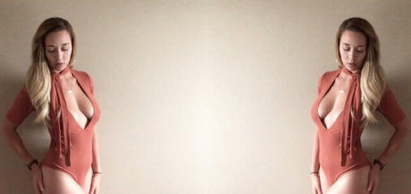 female popular onlyfans sexy photos