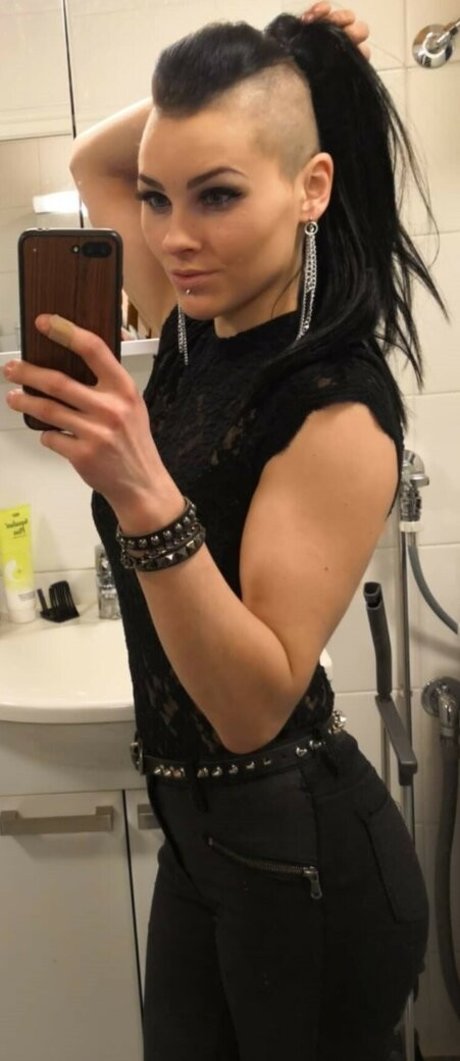 VMissyB pornstar top photos