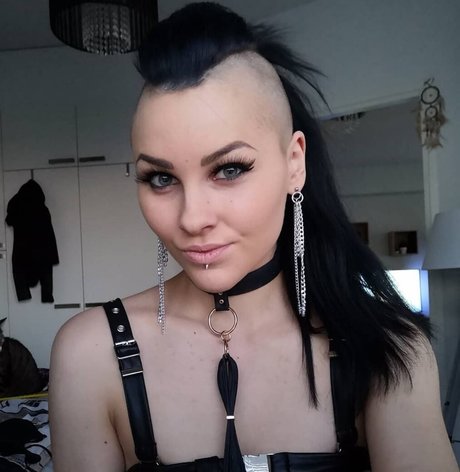 VMissyB sexy model images