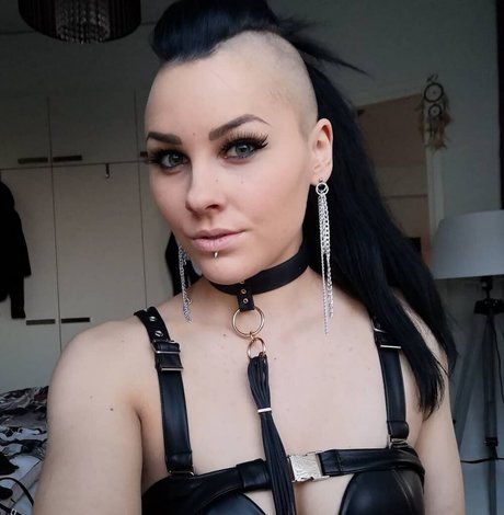 VMissyB art model img