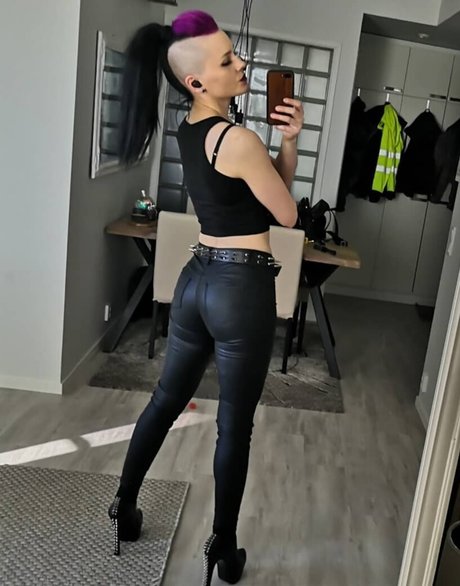 gloryhole onlyfans beautiful nude pic