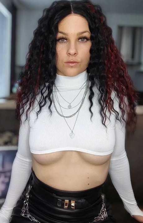 VMissyB erotic pornstar picture