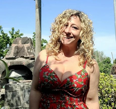 latina shemale onlyfans naked image