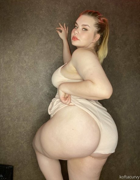 KoftaCurvy pornstar nude pics