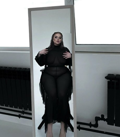 KoftaCurvy sex actress photos