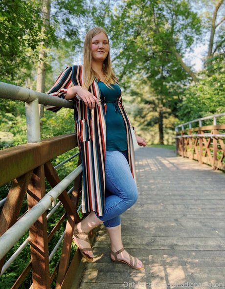 teen lesbian onlyfans beautiful naked pics