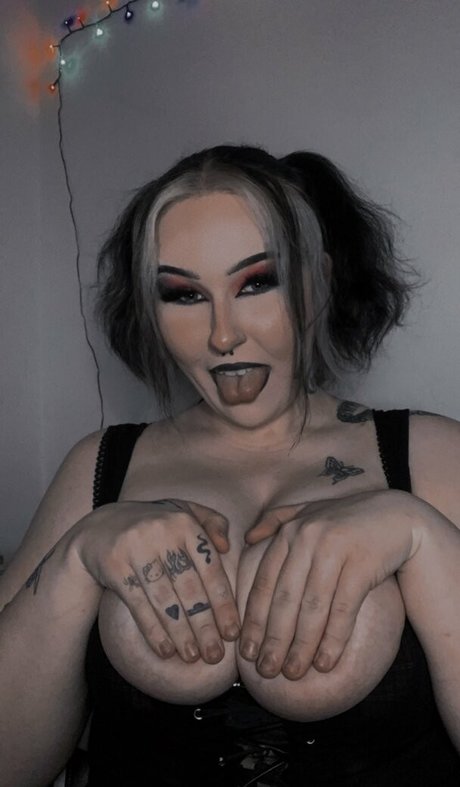 Tadytera naked pornstar pics