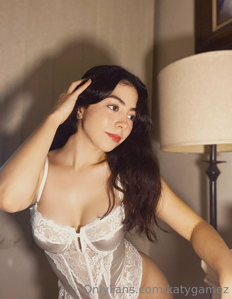 Katygamez star erotic pic