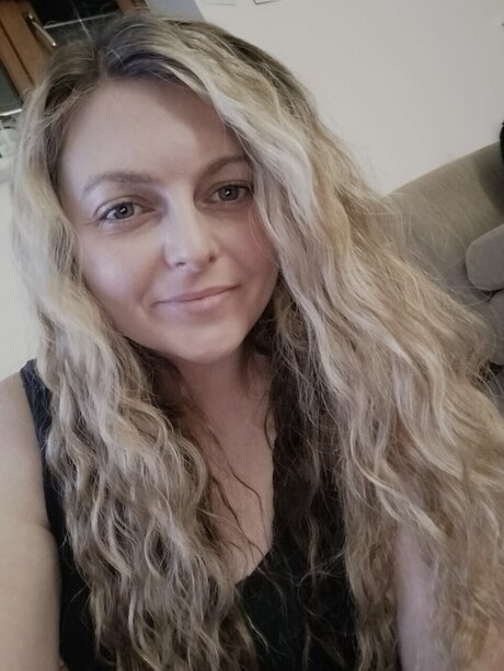 Kizzie top model image