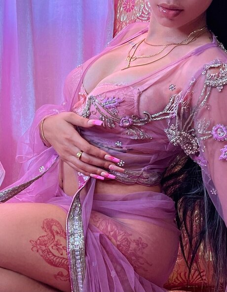 HONEY pornographic model images