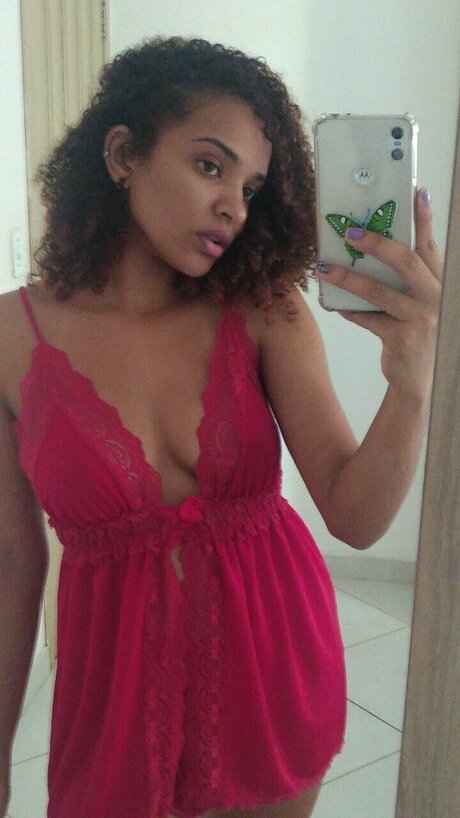 Larissa Teixeira model free picture