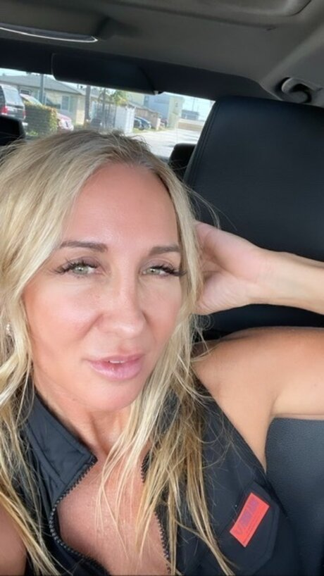 Anisia G porn model gallery