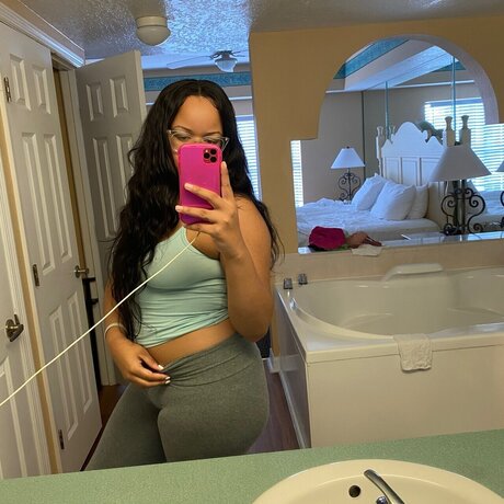 prettyBooty_ nudes model pic