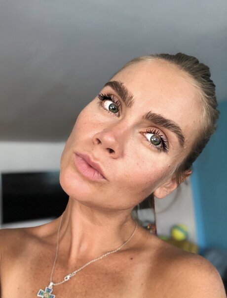 LindaZ pretty star pic