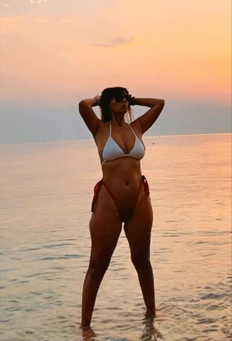 Aliboni nude star images