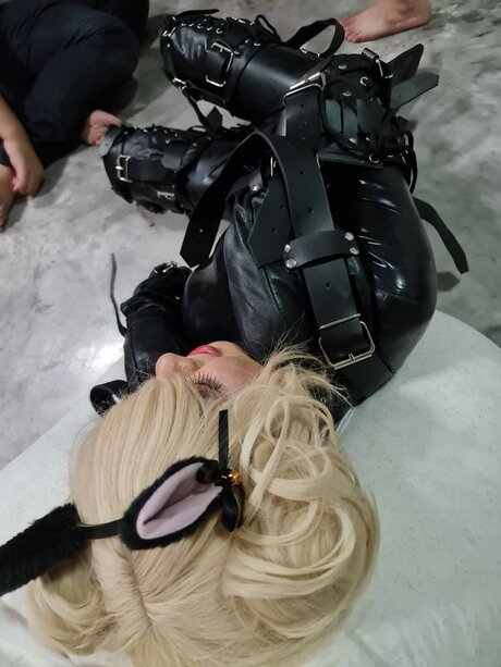 KuroCros model nice pics