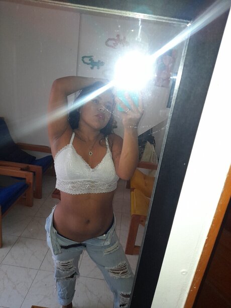 La conejita adult model img