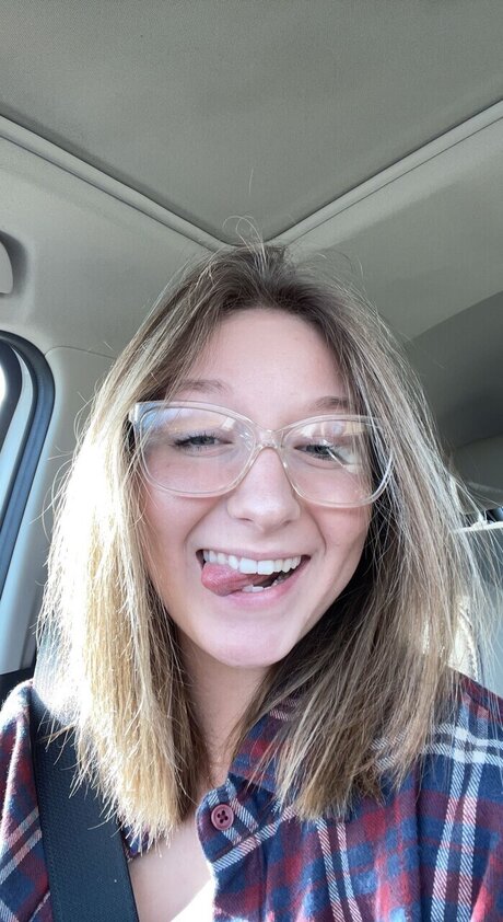 Kara Willard hot star pic