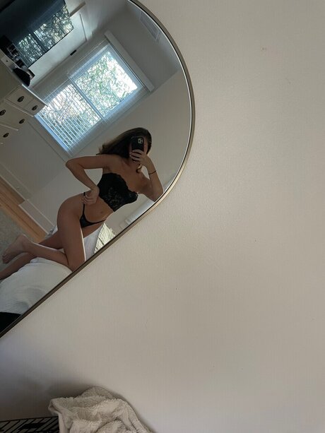 Mary Alice nude model pic