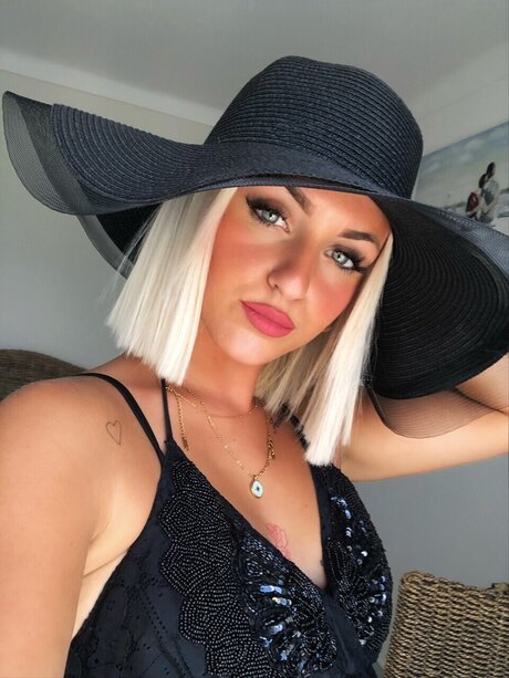 Abiga lle model adult img