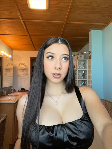 Emely Jeanine perfect actress photos