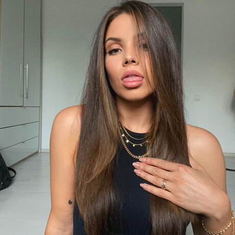 cleverbby sex model image