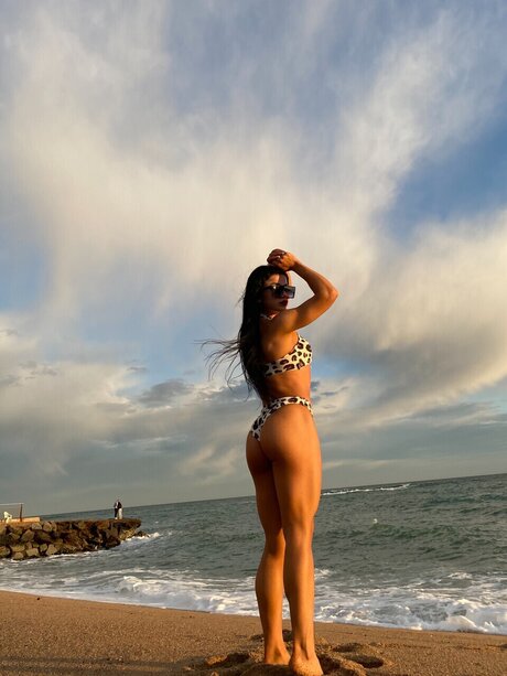 Dilara Deniz hd actress photo