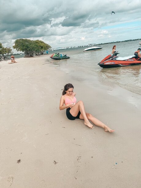 Feet Queen model gallery