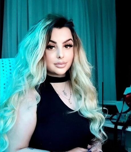 Katie Davis VIP naked actress gallery