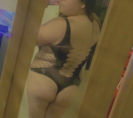 Smiley high quality actress image