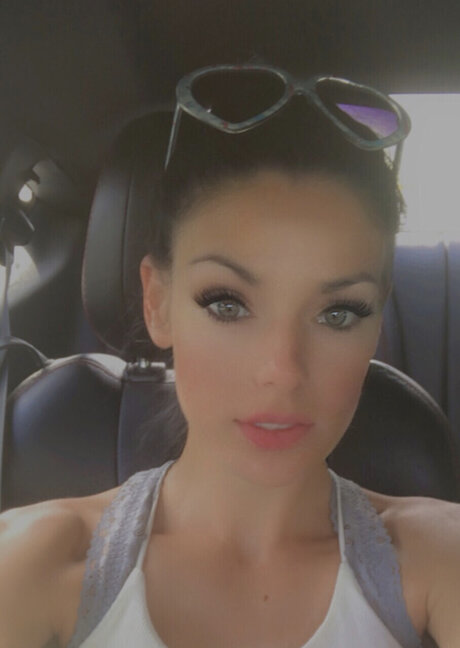 Falyn pretty actress pic