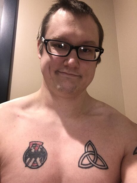 Gavin Wayne model adult image