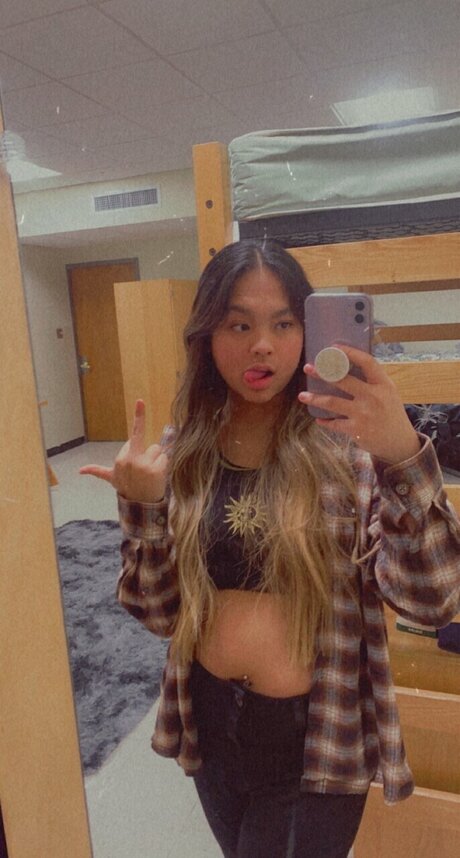 Trini Dang star hot photo