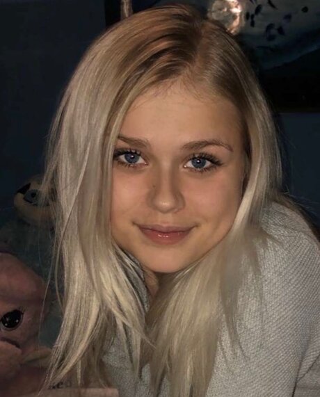 B llroom2803 pornstar nudes picture