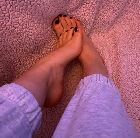 GoldenLegs model pretty images