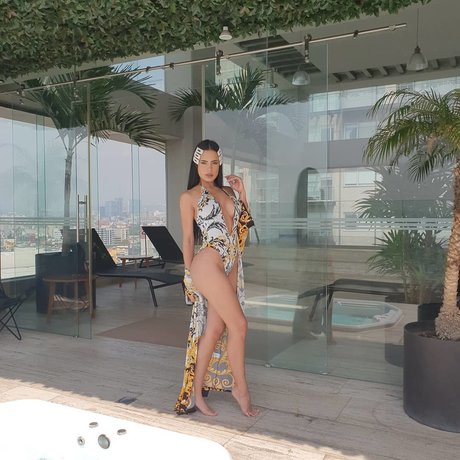 Mariell Andreina free model gallery