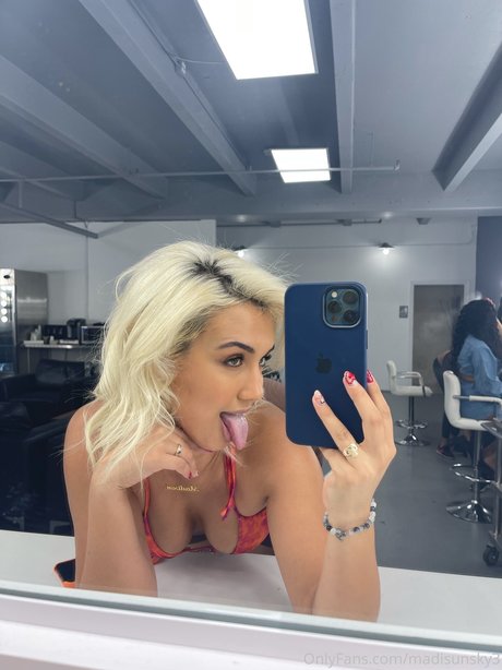 Madisun Sky high quality actress pictures