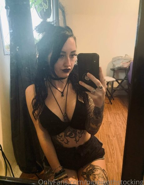 PippiGothStocking model perfect img