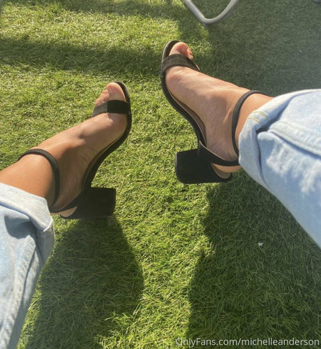 hairy legs onlyfans sex pic