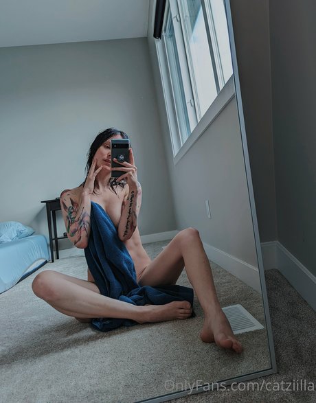 petite slut onlyfans sexy pic