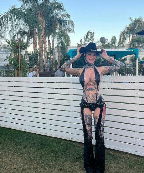 Embodoe beautiful pornstar pictures