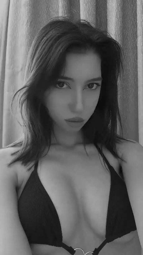 kardelex_ model pretty picture