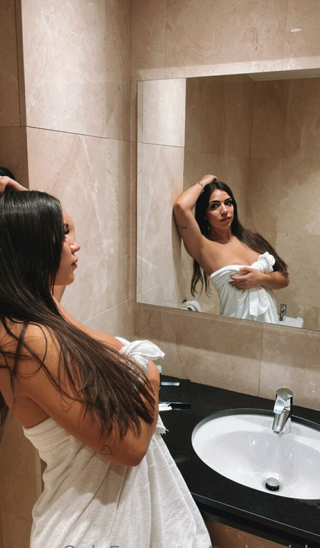 Carlaaaish naked pornstar images