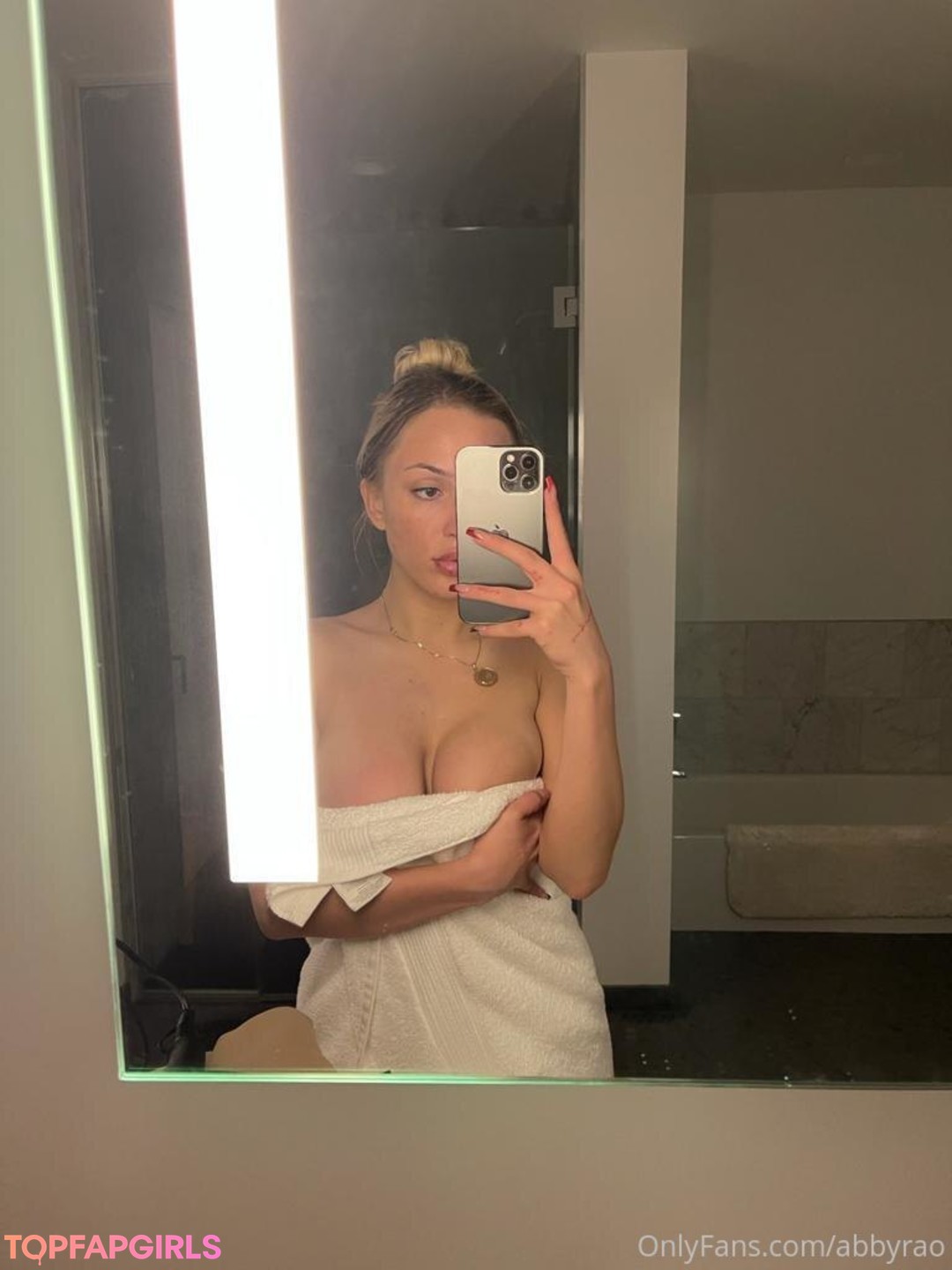female influencer onlyfans beautiful nude photos