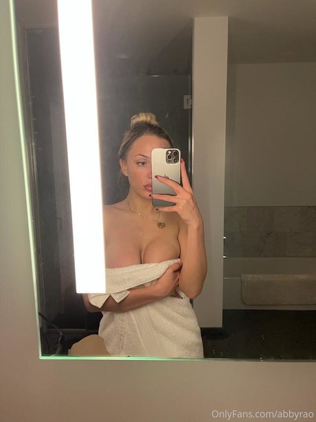 female influencer onlyfans beautiful nude photos