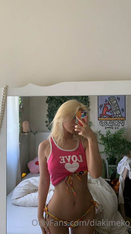 freckles onlyfans free photo